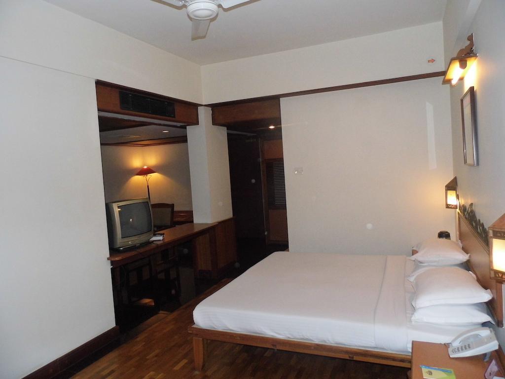 Keys Select By Lemon Tree Hotels, Malabar Gate, Kozhikode Exterior photo