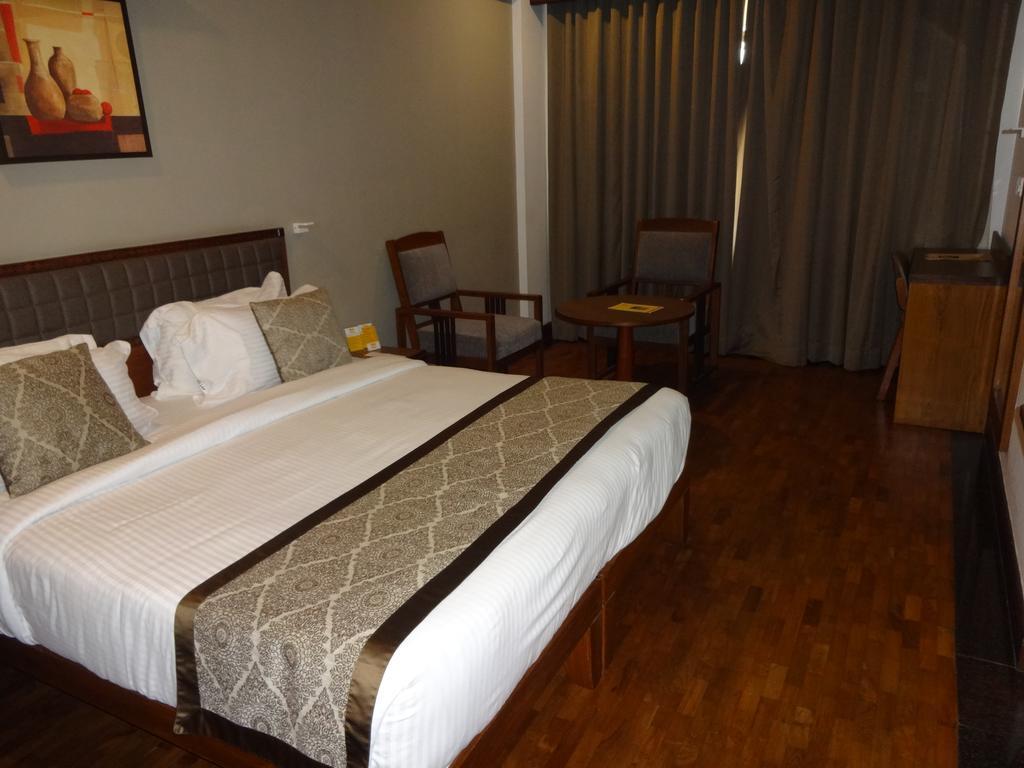Keys Select By Lemon Tree Hotels, Malabar Gate, Kozhikode Exterior photo