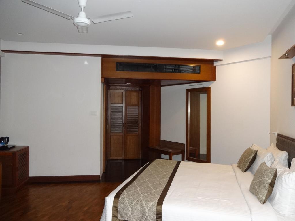 Keys Select By Lemon Tree Hotels, Malabar Gate, Kozhikode Exterior photo